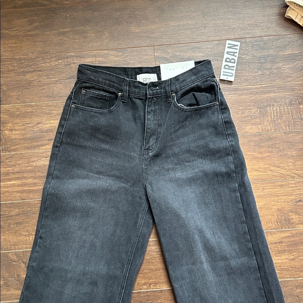 Urban Outfitters High & Wide Jeans NEVER WORN. Size 28